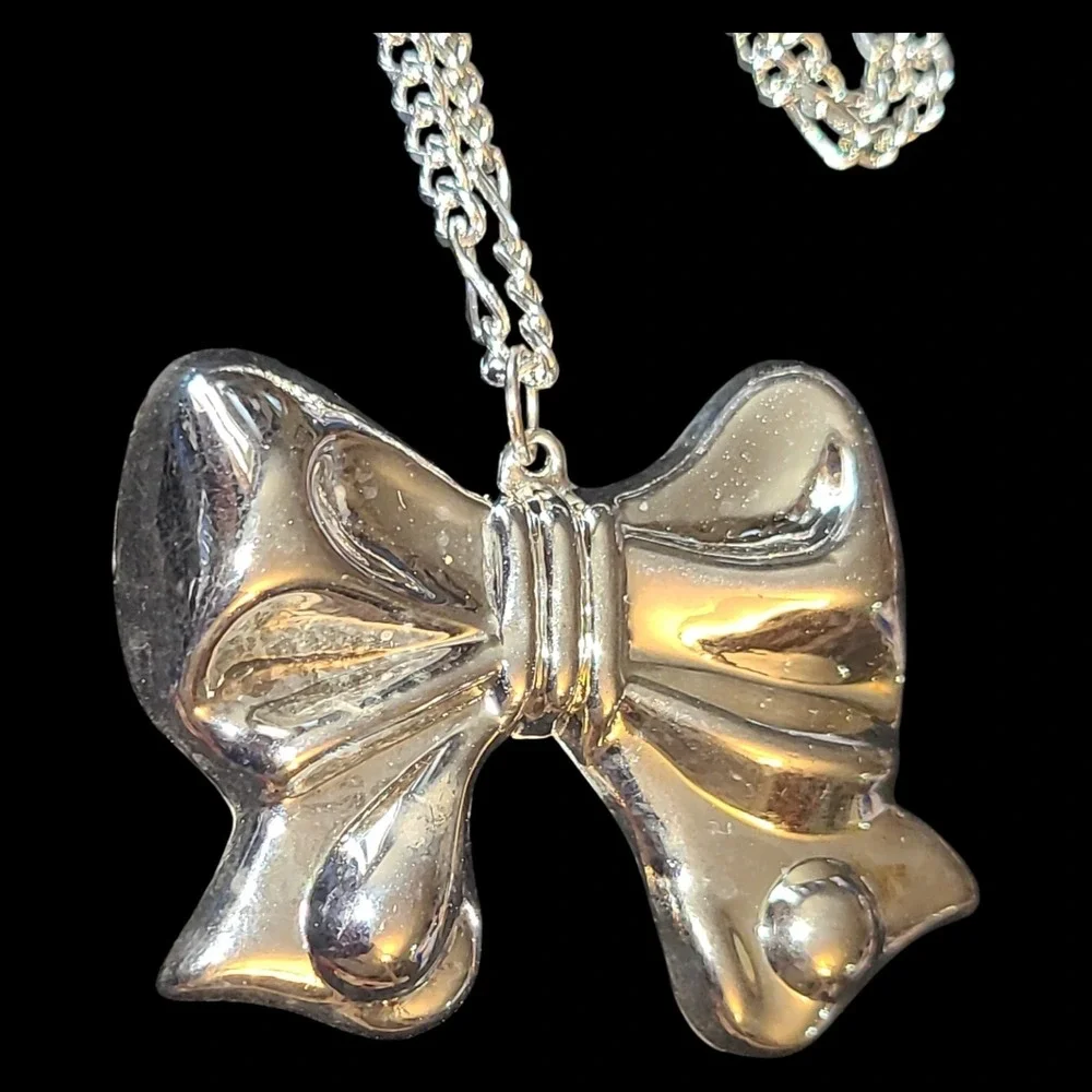 Vintage Silver Tone Puffy Bow Pendant Necklace Figaro Chain Statement 24in